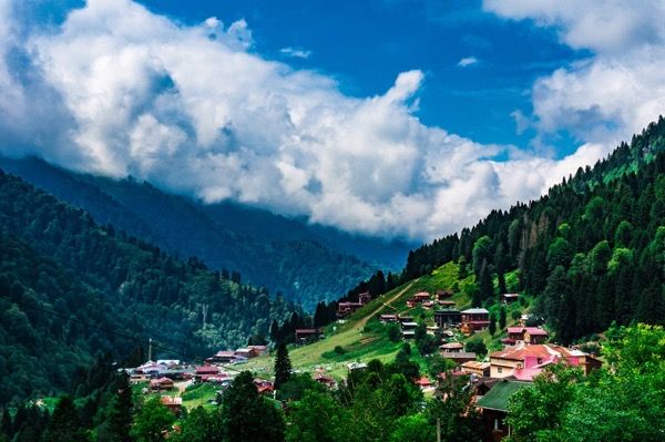 ayder-yaylasi-rize.jpg Türkiye'nin Gizli Cennetleri: Keşfedilmemiş 15 Tatil Rotası — Gezgin Perest